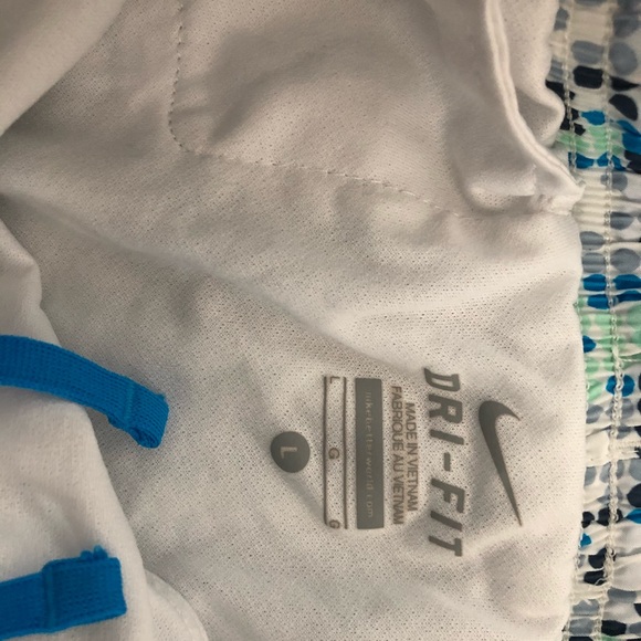 nike work out shorts - Picture 3 of 3